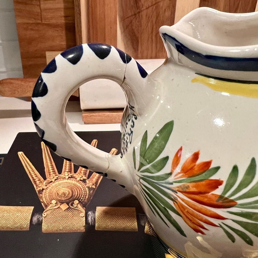 Henriot Quimper French Faience Pitcher Hand-Painted France 1986 Vintage - Picture 9 of 10
